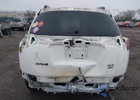 2017 Toyota Rav4 Xle z USA, uszkodzony, nr VIN JTMRFREVXHD209636